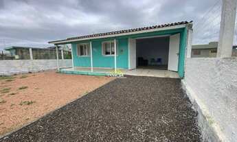 Imagem: Casa de madeira a beira mar Balneário Riviera