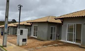 Imagem 2: Casa solta dos 2 lados em condomínio clube