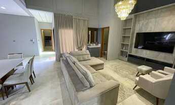 Imagem 3: Casa Térrea à venda possui 230 m² com 3 suítes, escritório, piscina aquecida