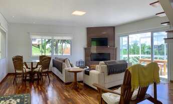 Imagem 2: Casa em área nobre no Alto do Capivari em Campos do Jordão com 4 suítes