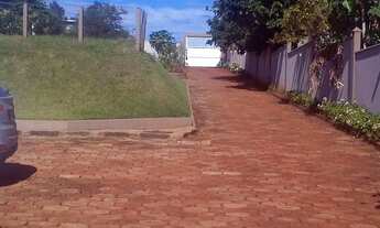 Imagem 3: Chácara à venda, Loteamento Recanto Guarujá, com ampla área de lazer e várias edificações