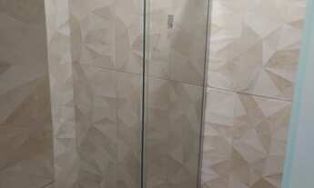 Imagem 6: Casa 2 andar, recém construída bem localizada toda no piso, banheiro com blindex