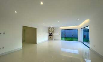 Imagem 4: Cond. Montenegro Boulevard - Casa Neoclássica - 5 Suítes - 448m² Priv. - 4 Vagas - 2 Varan