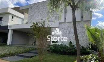 Imagem: Casa alto padrão estilo sobrado com 4 suítes