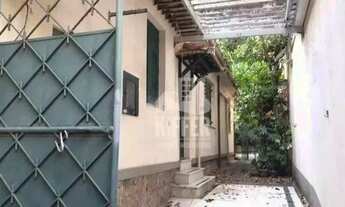 Imagem 3: Casa Ampla em Terreno de 500m² na Fagundes Varela Oportunidade Única em Niterói