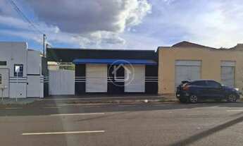 Imagem: CASA COM SALÃO NA FRENTE