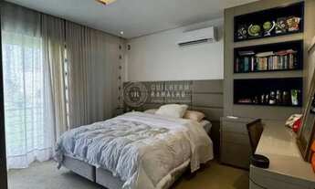 Imagem 7: Residência de Alto Padrão no Condomínio Horizontal Praia Brava, 4 Suítes, 450m² Privativos