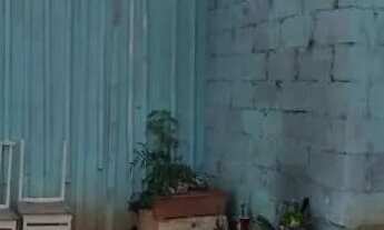 Imagem 4: Vendo terreno com casa 7x25 metros.pego entrada e assume parcela do terreno