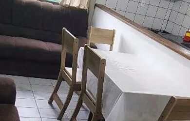 Imagem: Praia de Canasvieiras, FLN SC. À 450m do