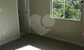 Imagem 4: Casa triplex, primeira locação, em local silencioso e tranquilo, cercada por muito verde,1