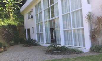 Imagem 2: Casa de condomínio para aluguel e venda possui 450 metros quadrados com 4 quartos