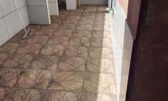 Imagem 2: Casa com garagem grande