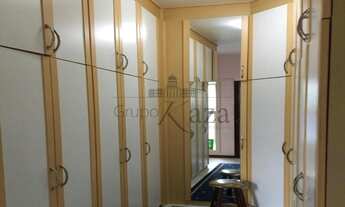 Imagem 4: Espetacular Casa de condomínio com 3 dormitórios à Venda em Condomínio Jardim Coleginho, J