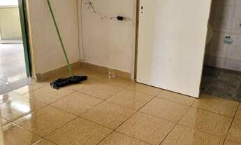 Imagem 2: Alugo Uma Casa com sala,conzinha 2 quarto e i banheiro e uma área de servico