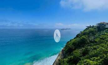 Imagem 5: Debruçada no mar com vista paradisíaca!!