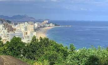 Imagem 3: Imóvel no Alto Leblon com lindos jardins e infraestrutura total de lazer