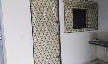 Imagem 2: Apenas para mulheres, Quarto com baheiro no conjunto Ponta Negra tudo incluso