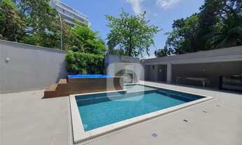 Imagem 2: CASA TRIPLEX COM 6 QUARTOS SUÍTES À VENDA NO CONDOMÍNIO SANTA MARINA NA BARRA DA TIJUCA