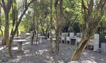 Imagem 5: Apartamento de 2 dormitórios com vaga de garagem, localizado no bairro Uglione!