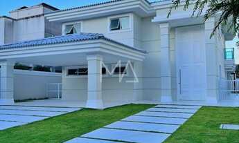 Imagem: Casa arquitetura clássica a venda no Alphaville