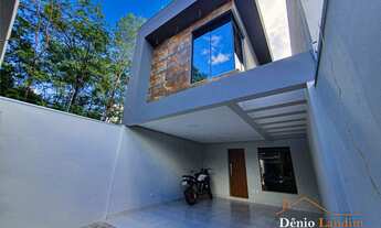 Imagem: Lindo Sobrado com porteira fechada para