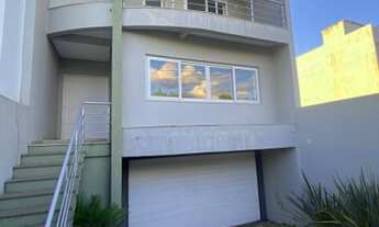 Imagem: Casa com 3 Dormitorio(s) localizado(a) no