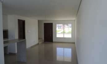 Imagem 3: Lindo sobrado 3d sendo 1 suíte com sacada, lareira e amplo pátio em residencial