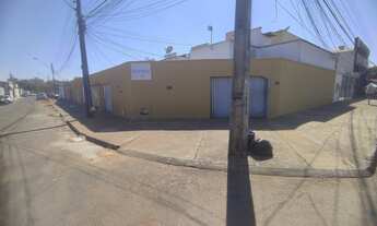 Imagem: 6 casas juntas, esquina. São 2 Qtos cada