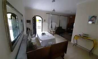 Imagem 4: Casa térrea em rua fechada