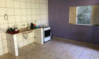 Imagem 6: Casa com barracão situada na Avenida Brasil, bairro Buriti Sereno, próximo ao Tatíco