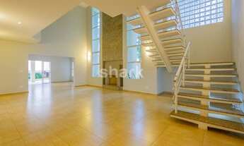 Imagem 2: Casa de condomínio para aluguel tem 525 metros quadrados com 4 quartos