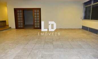 Imagem 3: QUADRA DA PRAIA EM RUA TRANQUILA E ARBORIZADA