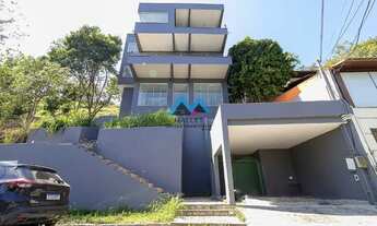 Imagem 2: Excelente Casa Triplex com 4 suítes, 436 m², toda reformada, à venda no Condomínio Ubá Ind