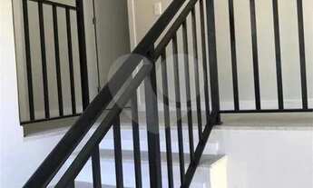 Imagem 7: Casa triplex, primeira locação, em local silencioso e tranquilo, cercada por muito verde,1