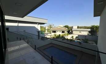 Imagem 6: Casa luxuosa conta com 01 suíte máster com closet e hidromassagem, 01 suíte com closet e o