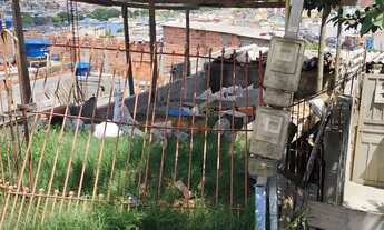 Imagem 2: Terreno 5x 12 já com um cômodo