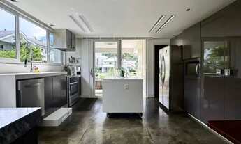 Imagem 6: Residência de Alto Padrão no Condomínio Horizontal Praia Brava, 4 Suítes, 450m² Privativos