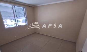 Imagem 7: AO ABRIR A PORTA, VOCÊ SENTE: ESTE NÃO É APENAS UM APARTAMENTO, É UM LAR. A SALA ACOLHE CO