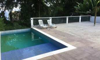Imagem: Casa de praia com piscina em condomínio