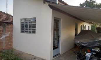 Imagem 2: Casa com amplo terreno de 537 metros quadrados , aproximadamente 2,2 km do Bairro Santa Cr