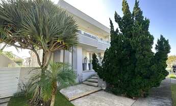 Imagem 6: Casa para aluguel e venda possui 900 metros quadrados com 7 quartos.