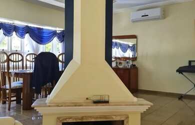 Imagem 5: Lindo e imponente sobrado à venda no Condomínio Marambaia em Vinhedo/SP