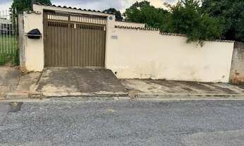 Imagem: Casa à venda com edícula e churrasqueira