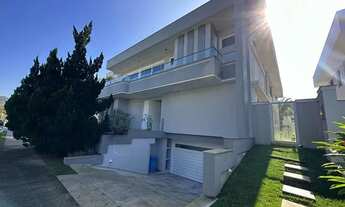 Imagem 7: Casa para aluguel e venda possui 900 metros quadrados com 7 quartos.