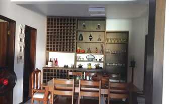 Imagem 2: Casa de condomínio para aluguel possui 450 metros quadrados com 5 quartos