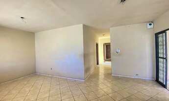 Imagem 5: Ampla Casa Comercial para locação na Av. das Flores com Espço para Estacionamento