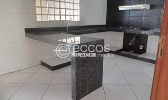 Imagem 13: Casa para aluguel, 4 quartos, 2 suítes, 2 vagas, Jardim das Palmeiras - Uberlândia/MG