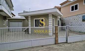 Imagem 2: Duas casas + 4 apartamentos à venda, a 50 metros da praia, no bairro Pântano do Sul, Flori