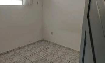 Imagem 2: ALUGADA!!! Casa simples com 2/4