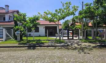 Imagem: Casa com e dormitórios perto de tudo